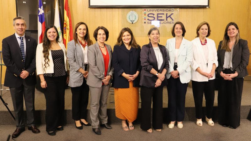 Foto 1 de 4: Presidenta de Junta Directiva UGM Mariana Aylwin lidera participación institucional en seminario CUP sobre mujeres en directorios