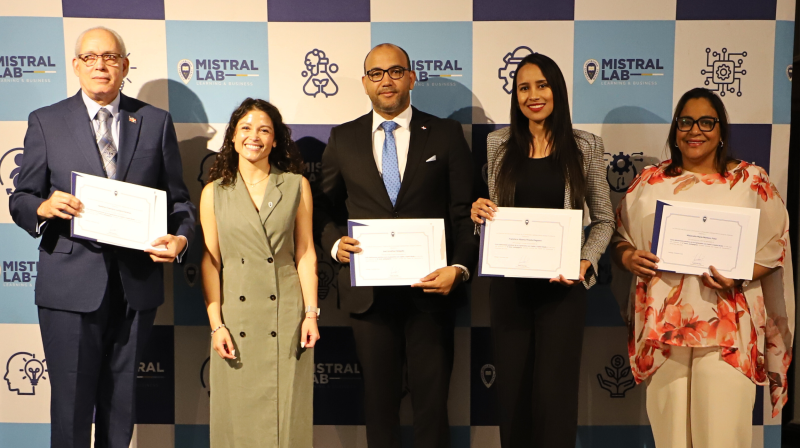 Foto 4 de 6: UGM capacitó a Embajada de República Dominicana en Chile en Inteligencia Artificial