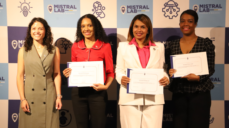 Foto 6 de 6: UGM capacitó a Embajada de República Dominicana en Chile en Inteligencia Artificial