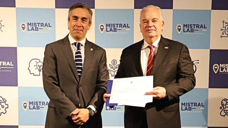 Foto 3 de 6: UGM capacitó a Embajada de República Dominicana en Chile en Inteligencia Artificial