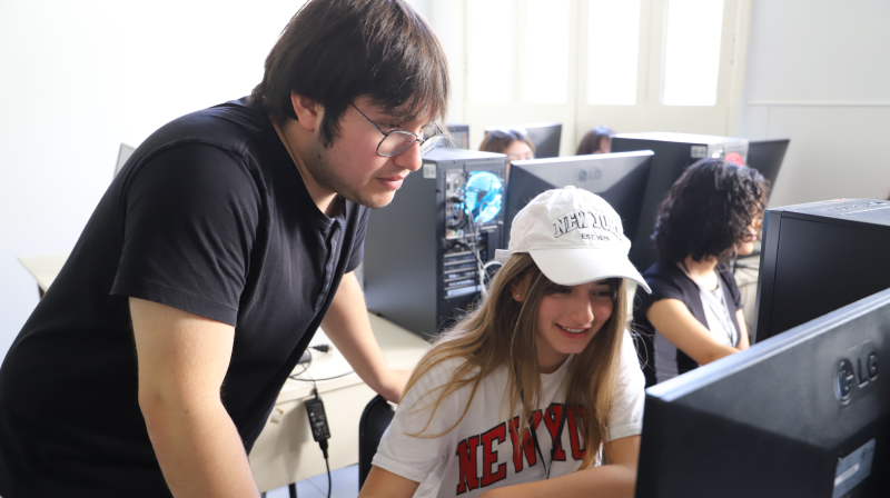 Foto 5 de 15: Aprender, crear y conectar: ¡Así se vivió la Escuela de Verano UGM!