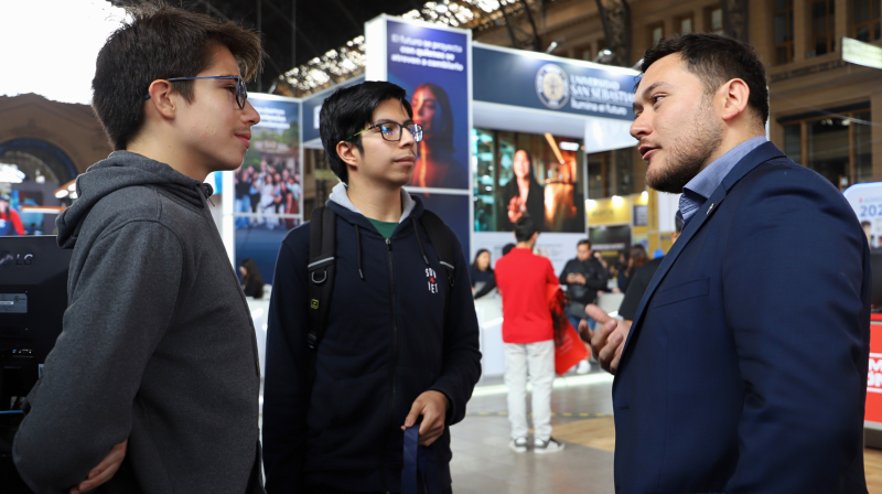 Foto 13 de 14: UGM presente en la Feria Mapocho en etapa clave del proceso de admisión 2026