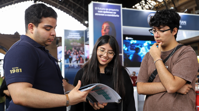 Foto 2 de 14: UGM presente en la Feria Mapocho en etapa clave del proceso de admisión 2026