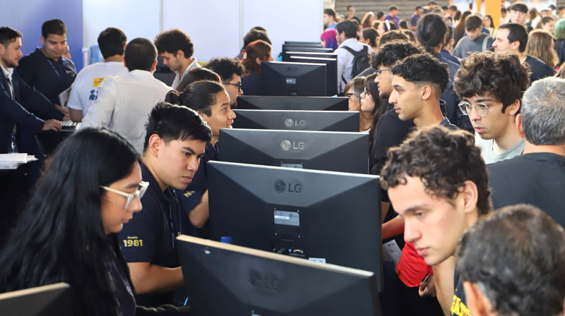 Foto 1 de 14: UGM presente en la Feria Mapocho en etapa clave del proceso de admisión 2026