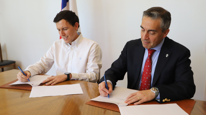 Foto 2 de 3: UGM firma convenio con la Municipalidad de Independencia para impulsar innovación con impacto territorial