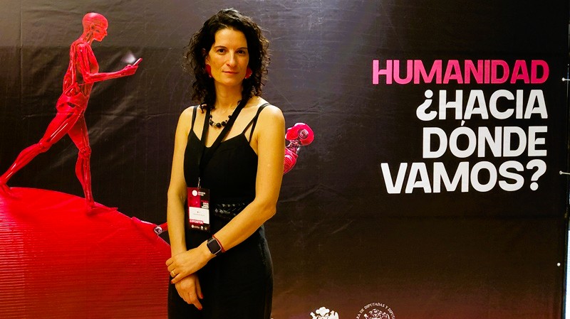 Imagen de la noticia: Jeannette Plaut, Decana de Arquitectura, Diseño y Artes Digitales (FADAD UGM) destacó rol de la madera sustentable en Congreso Futuro 2026