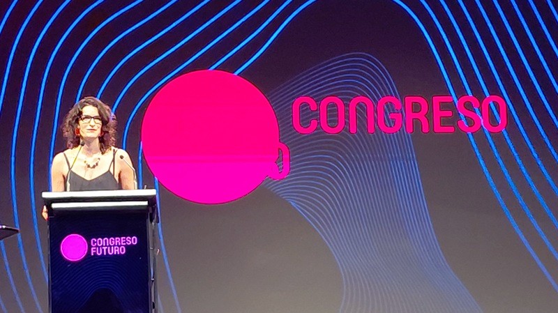 Imagen de la noticia: Jeannette Plaut, Decana de Arquitectura, Diseño y Artes Digitales (FADAD UGM) destacó rol de la madera sustentable en Congreso Futuro 2026
