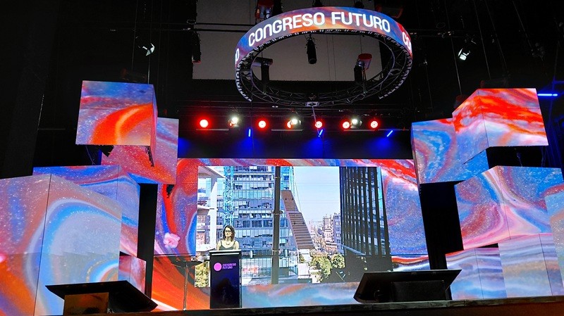 Imagen de la noticia: Jeannette Plaut, Decana de Arquitectura, Diseño y Artes Digitales (FADAD UGM) destacó rol de la madera sustentable en Congreso Futuro 2026
