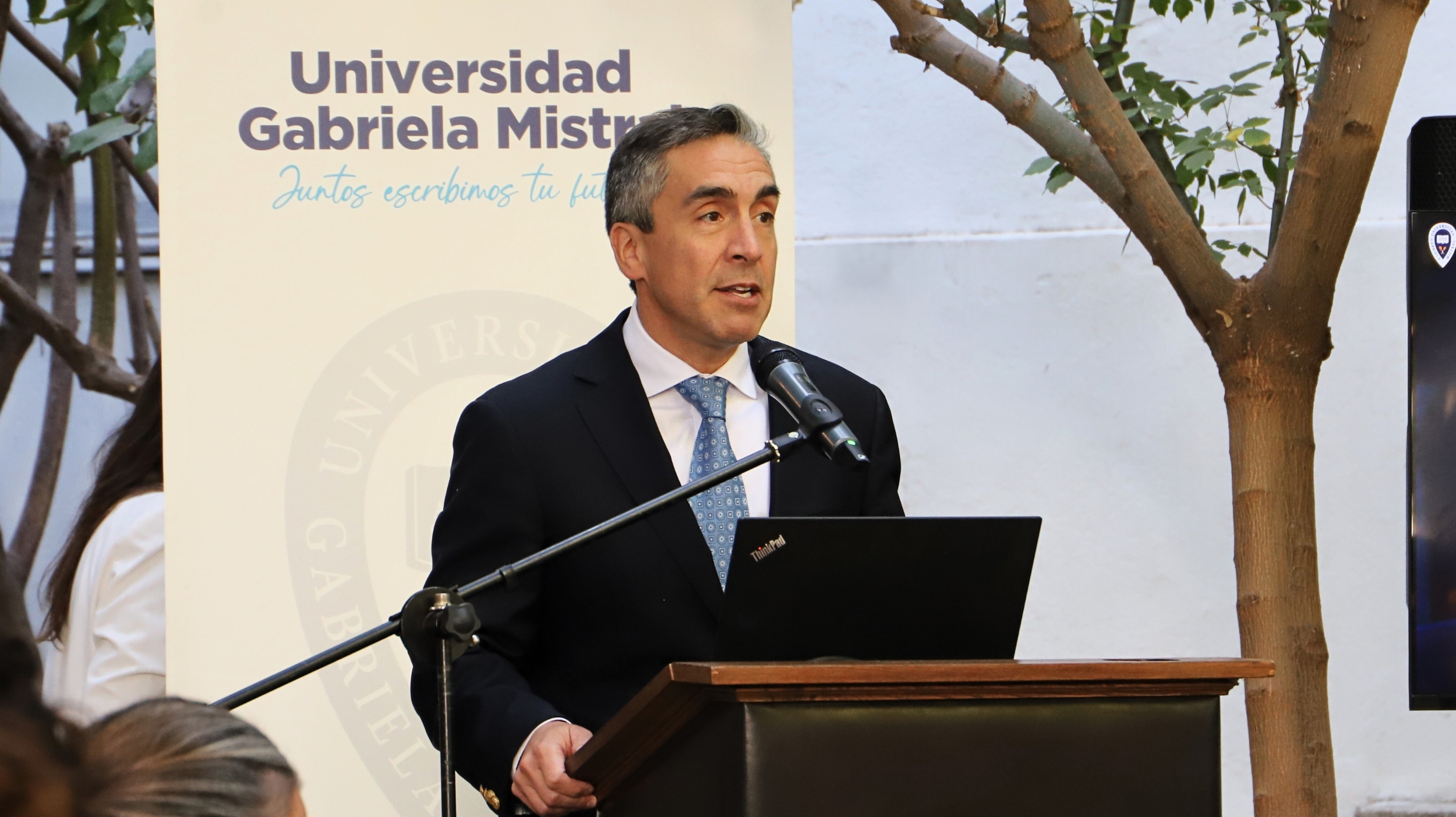 Imagen de la noticia: XIV Encuesta Ecosistema Emprendedor UGM: 41% de mujeres en Chile ha debido pausar su emprendimiento por razones familiares