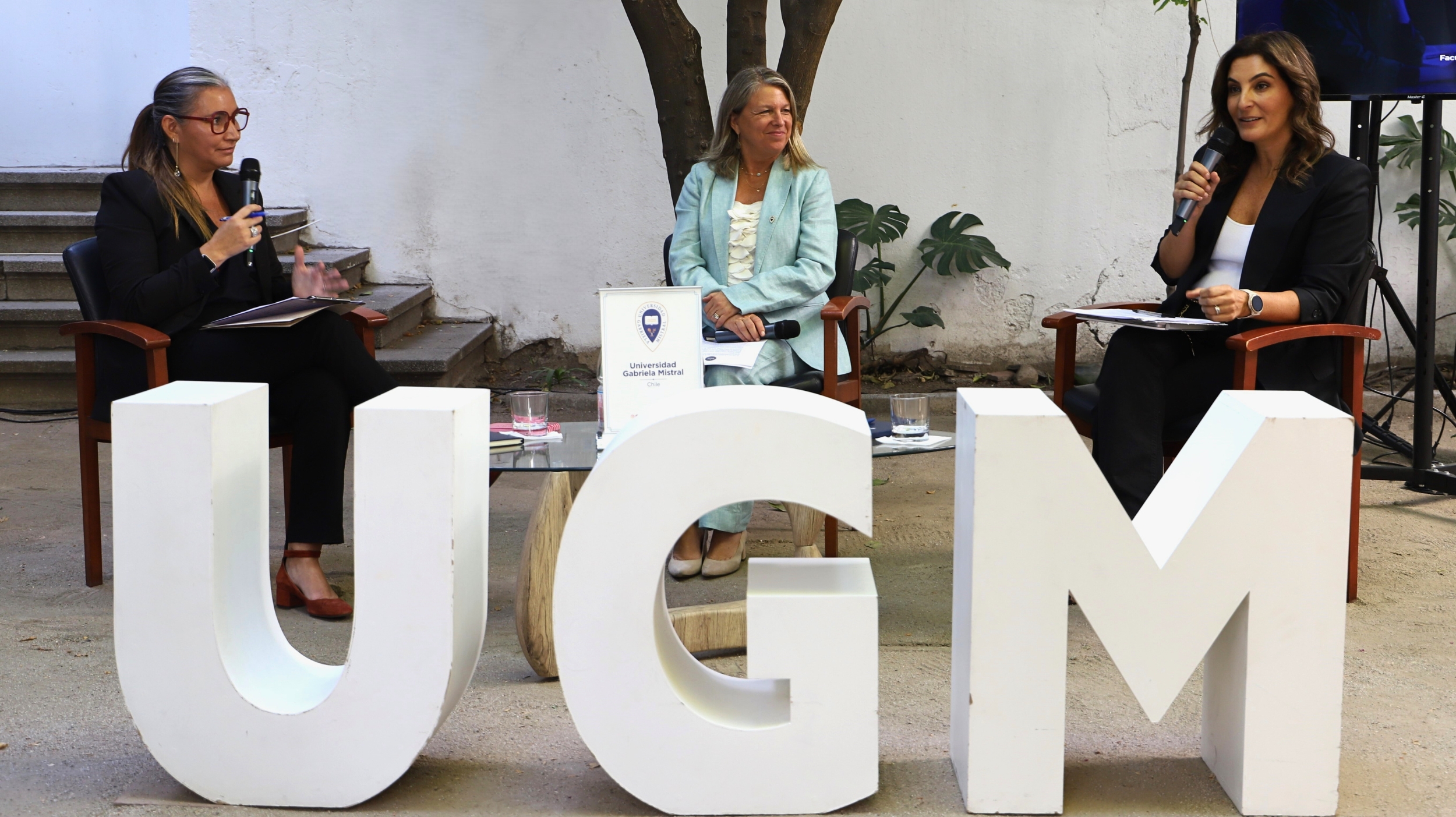 Imagen de la noticia: XIV Encuesta Ecosistema Emprendedor UGM: 41% de mujeres en Chile ha debido pausar su emprendimiento por razones familiares