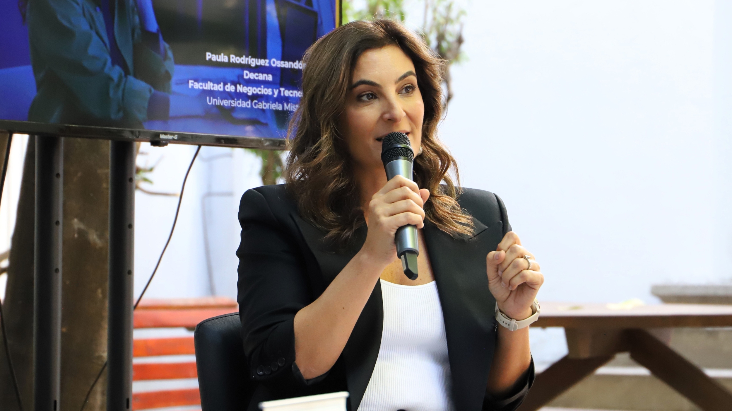 Imagen de la noticia: XIV Encuesta Ecosistema Emprendedor UGM: 41% de mujeres en Chile ha debido pausar su emprendimiento por razones familiares
