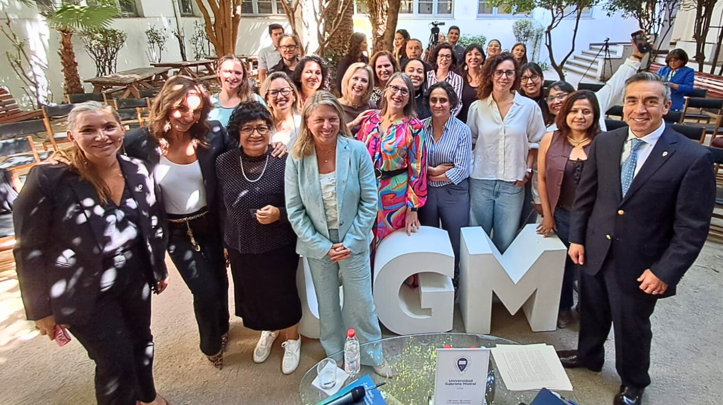 Imagen de la noticia: XIV Encuesta Ecosistema Emprendedor UGM: 41% de mujeres en Chile ha debido pausar su emprendimiento por razones familiares