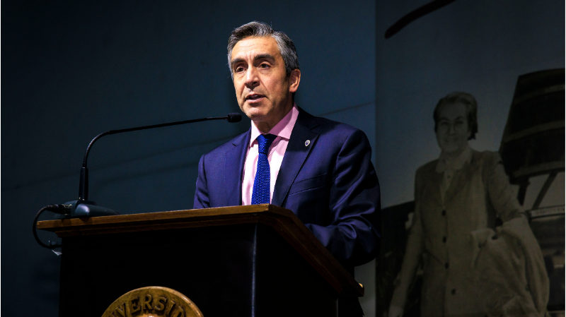 Foto 1 de 74: Universidad Gabriela Mistral celebró a sus egresados y titulados del período 2025-2026