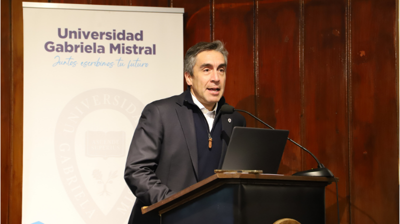 Foto 1 de 7: Universidad Gabriela Mistral lanzó “Escuela Plateada” dirigida a personas mayores