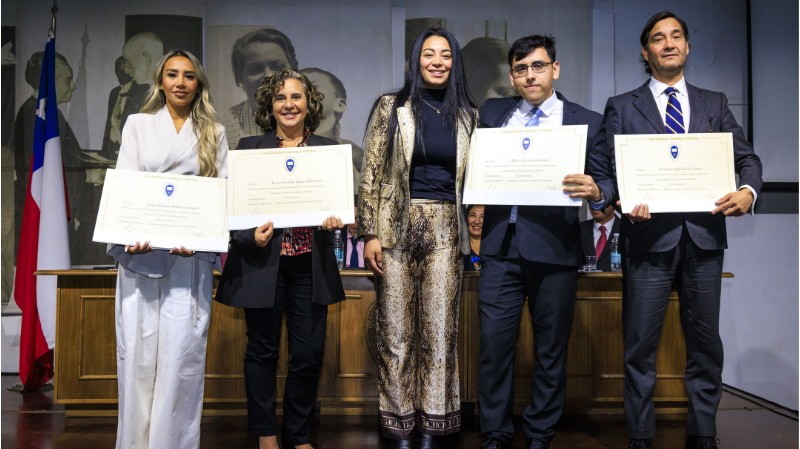 Foto 22 de 74: Universidad Gabriela Mistral celebró a sus egresados y titulados del período 2025-2026