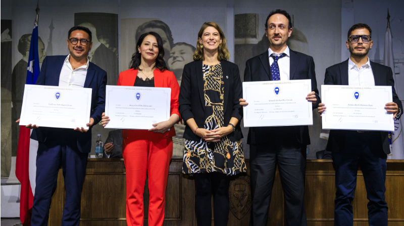 Foto 34 de 74: Universidad Gabriela Mistral celebró a sus egresados y titulados del período 2025-2026