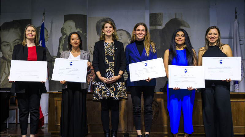 Foto 36 de 74: Universidad Gabriela Mistral celebró a sus egresados y titulados del período 2025-2026