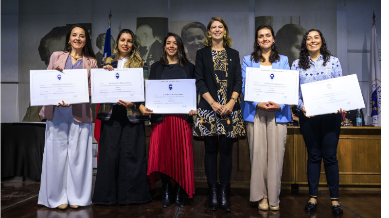 Foto 37 de 74: Universidad Gabriela Mistral celebró a sus egresados y titulados del período 2025-2026