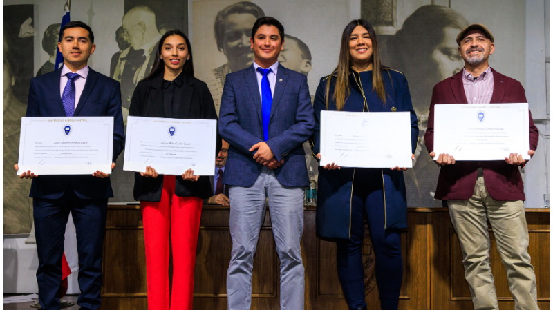 Foto 43 de 74: Universidad Gabriela Mistral celebró a sus egresados y titulados del período 2025-2026