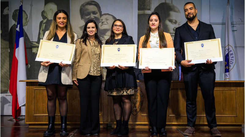 Foto 44 de 74: Universidad Gabriela Mistral celebró a sus egresados y titulados del período 2025-2026
