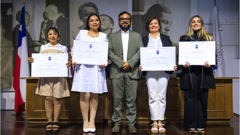 Foto 54 de 74: Universidad Gabriela Mistral celebró a sus egresados y titulados del período 2025-2026