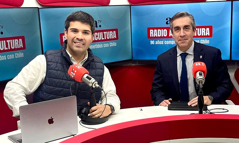 Imagen de la noticia: Video: Entrevista al Rector UGM Sergio Mena en programa "Enfoque Público" de Radio Agricultura