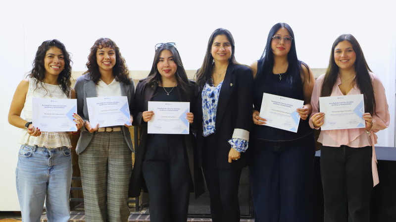 Foto 8 de 32: Estudiantes de Psicología UGM se certificaron en “Diseño e implementación de talleres en el ámbito escolar”