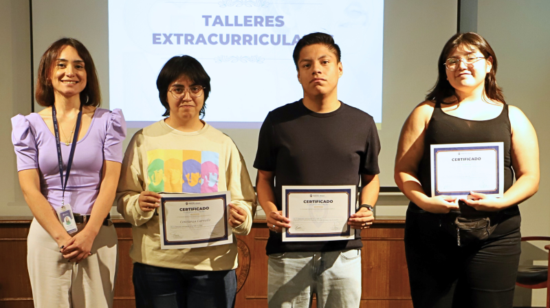 Foto 5 de 8: Mistralinos son certificados por su participación en talleres extracurriculares de la UGM