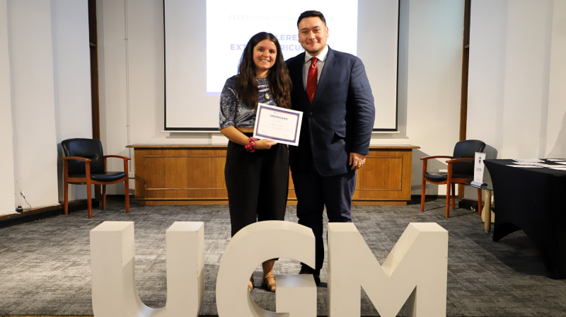 Foto 6 de 8: Mistralinos son certificados por su participación en talleres extracurriculares de la UGM