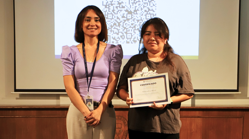 Foto 8 de 8: Mistralinos son certificados por su participación en talleres extracurriculares de la UGM
