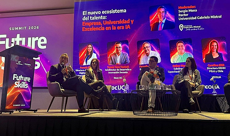 Imagen de la noticia: Rector Sergio Mena moderó panel sobre inteligencia artificial y futuro del talento en Future Skills Summit 2026