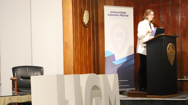 Foto 3 de 4: Revista Akadèmeia lanzó volumen 24, con investigaciones sobre salud mental y memoria colectiva
