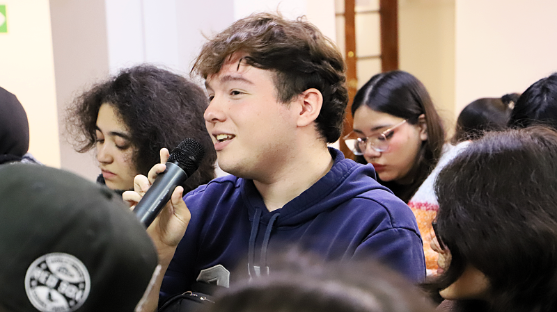 Foto 4 de 5: “El contenido que enamora conecta desde la emoción”: Francisco Órdenes dictó charla en la UGM sobre narrativa digital y redes sociales
