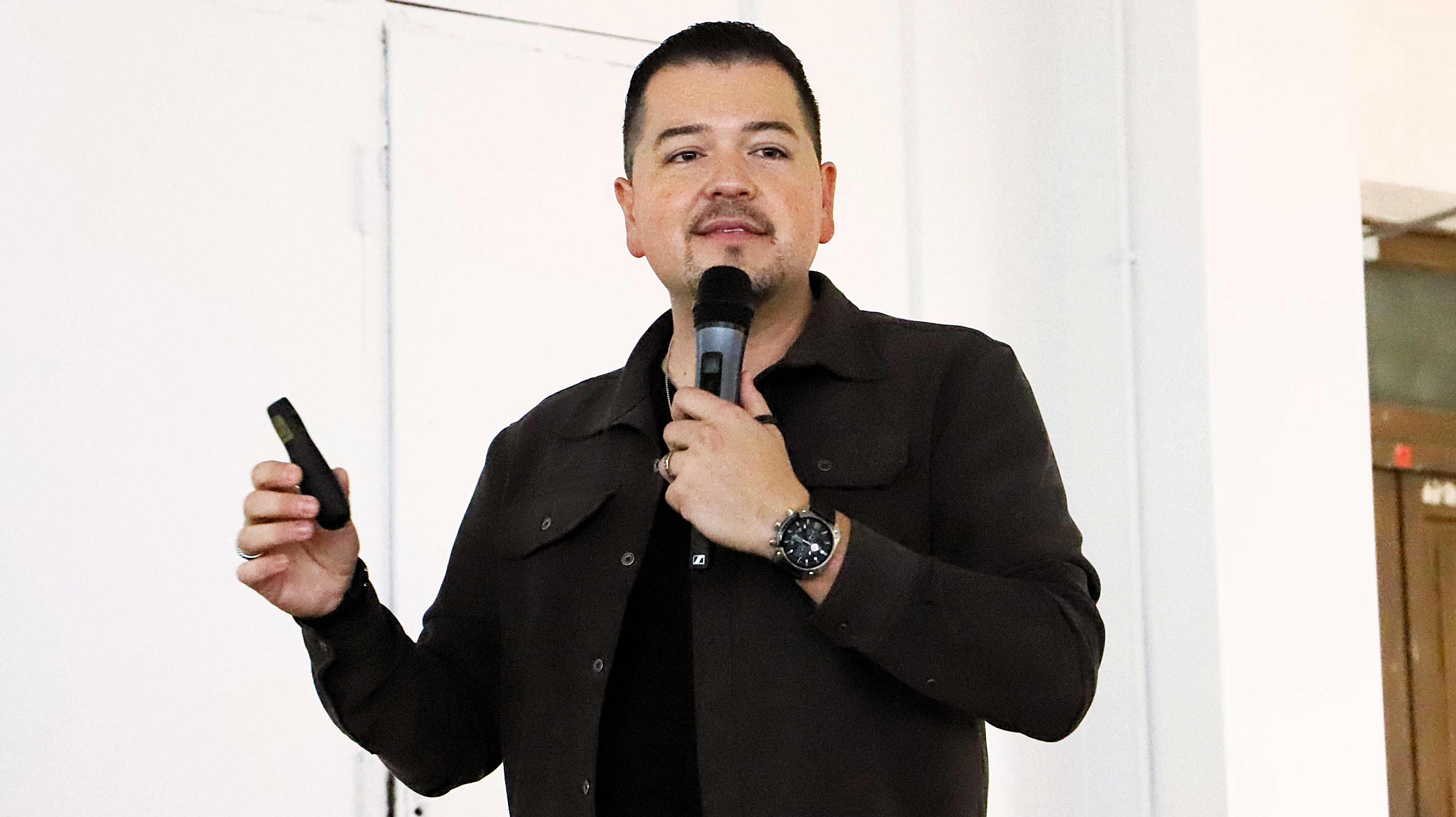 Imagen de la noticia: “El contenido que enamora conecta desde la emoción”: Francisco Órdenes dictó charla en la UGM sobre narrativa digital y redes sociales