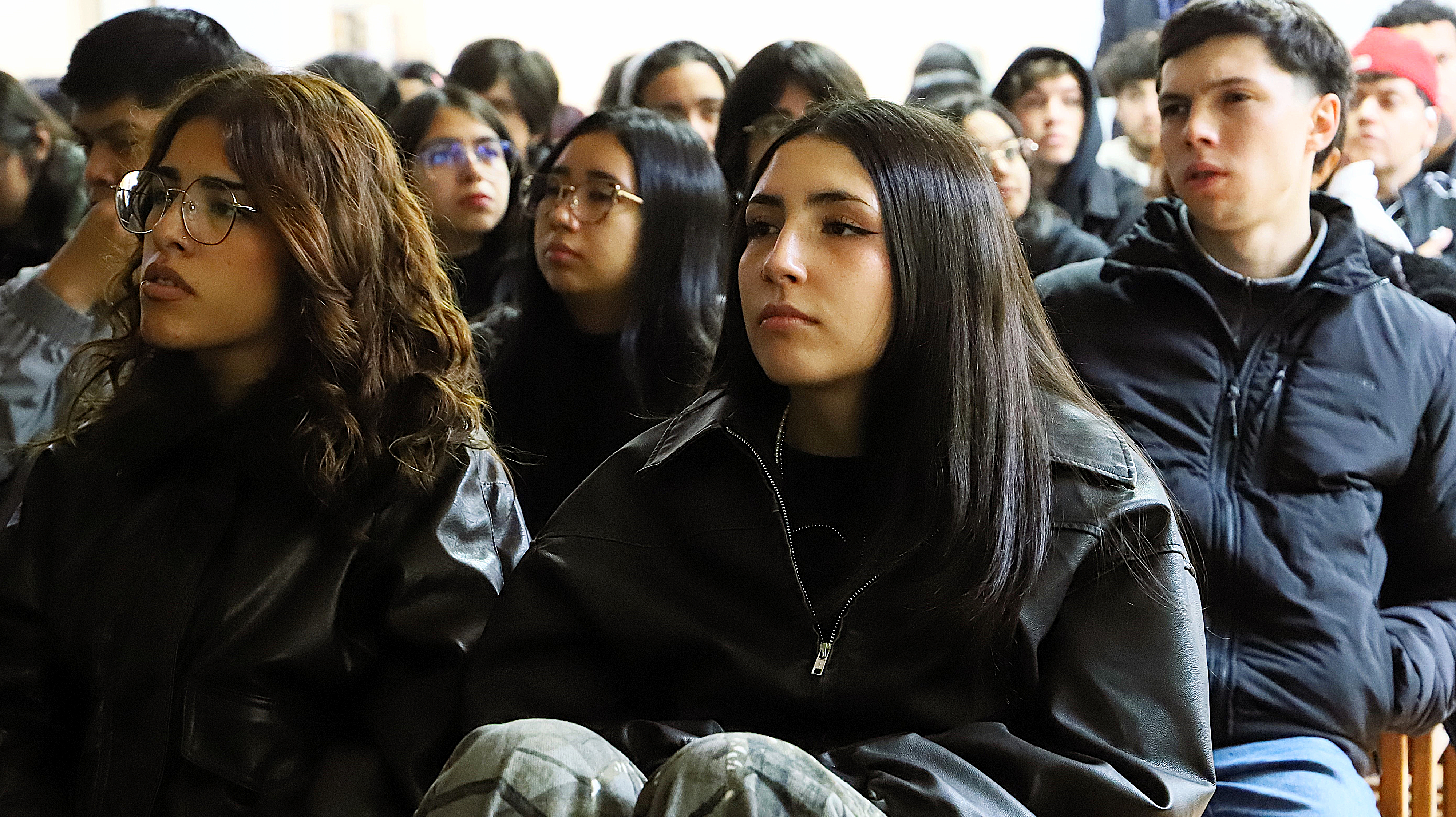 Imagen de la noticia: “El contenido que enamora conecta desde la emoción”: Francisco Órdenes dictó charla en la UGM sobre narrativa digital y redes sociales