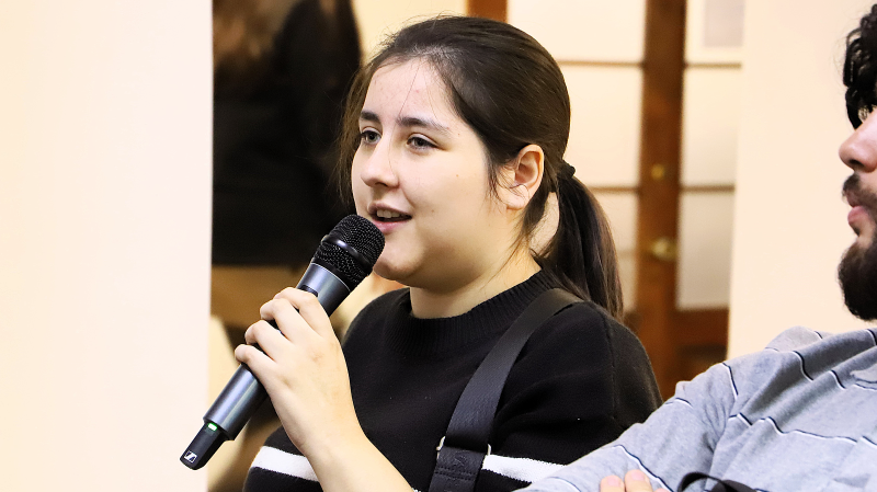 Foto 1 de 5: “El contenido que enamora conecta desde la emoción”: Francisco Órdenes dictó charla en la UGM sobre narrativa digital y redes sociales