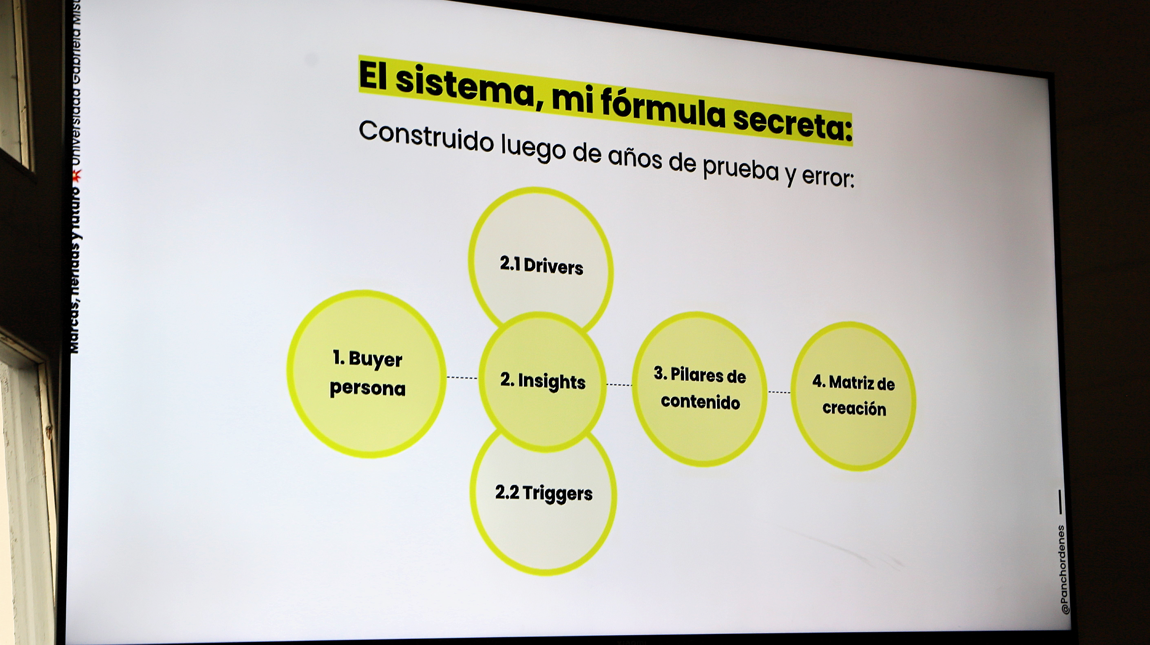 Imagen de la noticia: “El contenido que enamora conecta desde la emoción”: Francisco Órdenes dictó charla en la UGM sobre narrativa digital y redes sociales