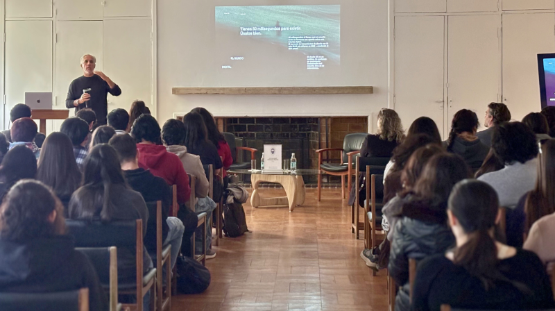 Foto 4 de 18: UGM celebró el Día del Diseño con charla de Werner Fett y workshop creativo para estudiantes