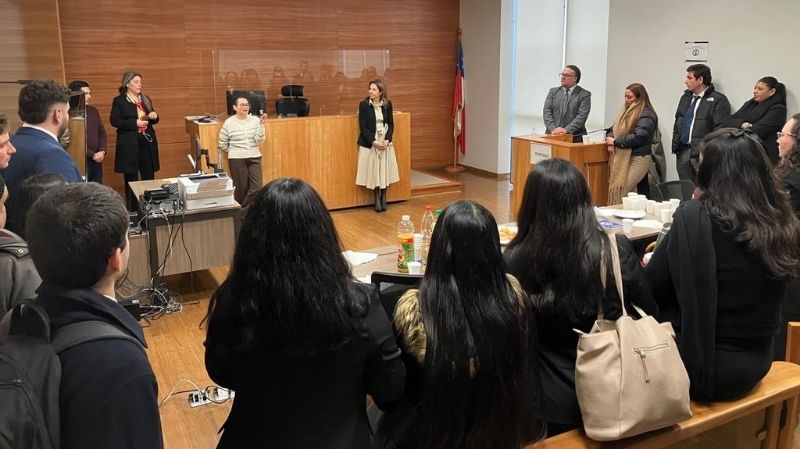Foto 1 de 3: Estudiantes de Derecho UGM realizaron visita académica al Tribunal de Letras del Trabajo de Puente Alto