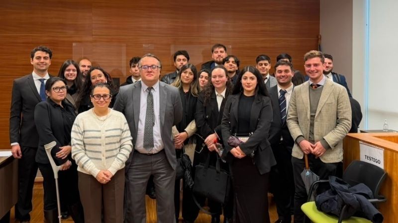 Foto 2 de 3: Estudiantes de Derecho UGM realizaron visita académica al Tribunal de Letras del Trabajo de Puente Alto