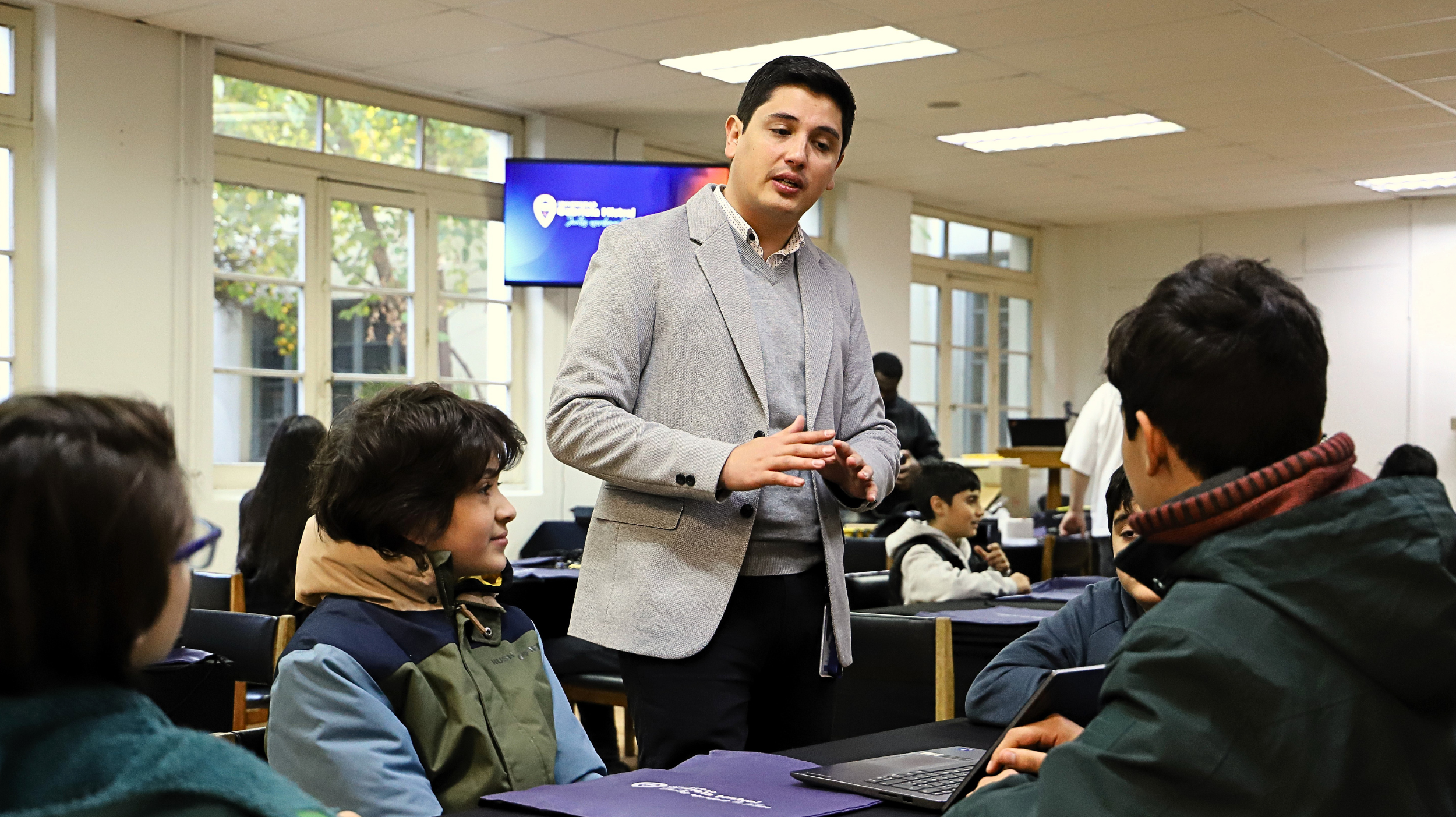Imagen de la noticia: Estudiantes del Colegio Virtual Betel ponen a prueba sus habilidades en taller de robótica en la UGM