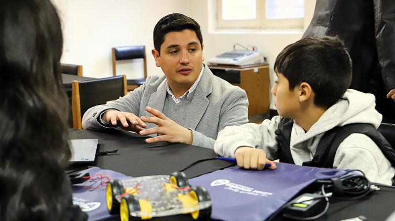 Foto 5 de 5: Estudiantes del Colegio Virtual Betel ponen a prueba sus habilidades en taller de robótica en la UGM