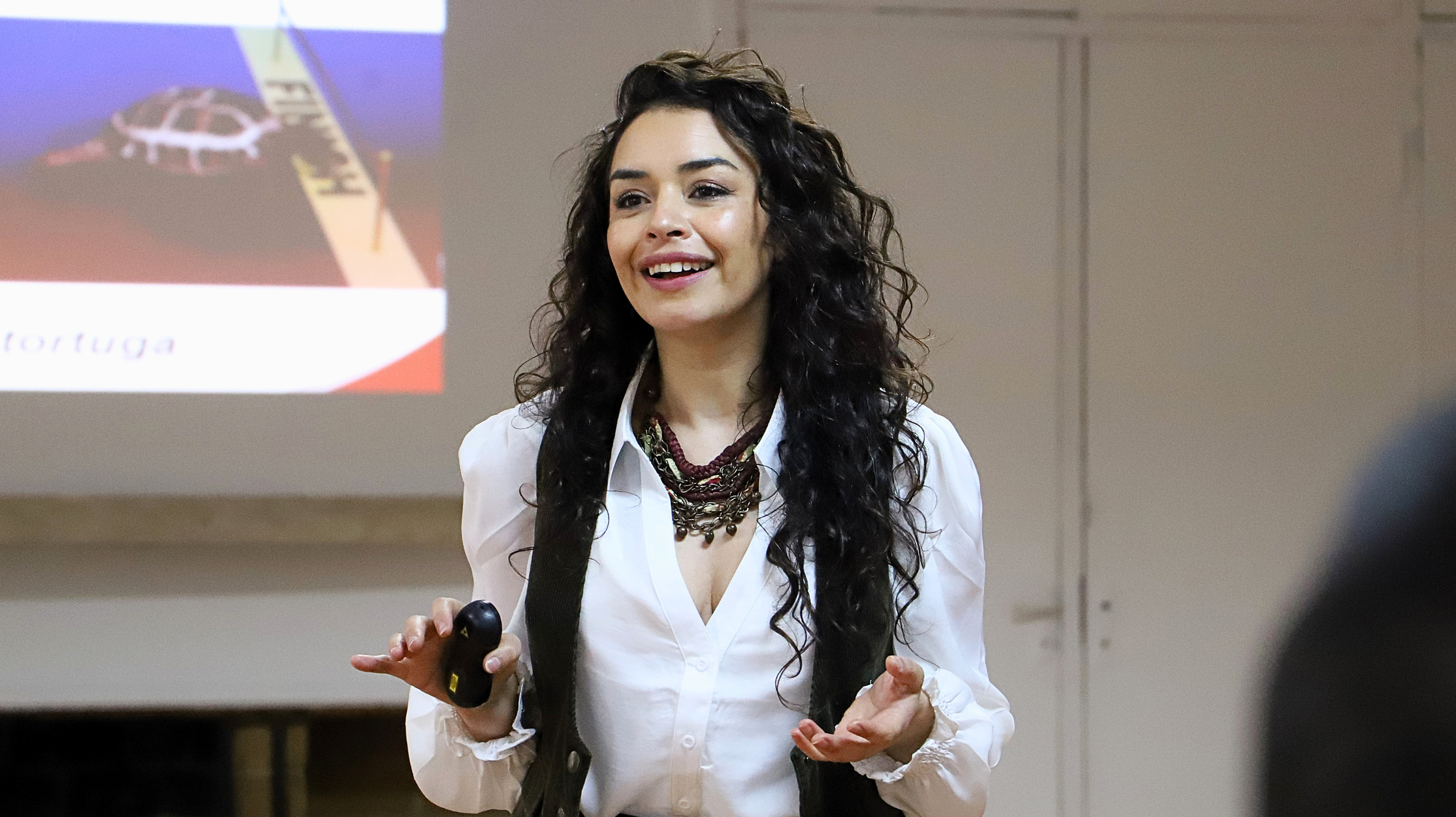 Imagen de la noticia: “Visibilidad + credibilidad = rentabilidad”: Constanza Vásquez, directora de la ASECH, aborda claves del emprendimiento en la UGM