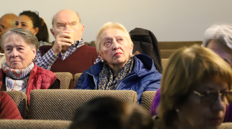 Foto 8 de 11: Estudiantes de más de 80 años se graduaron de la primera Escuela Plateada de la Universidad Gabriela Mistral
