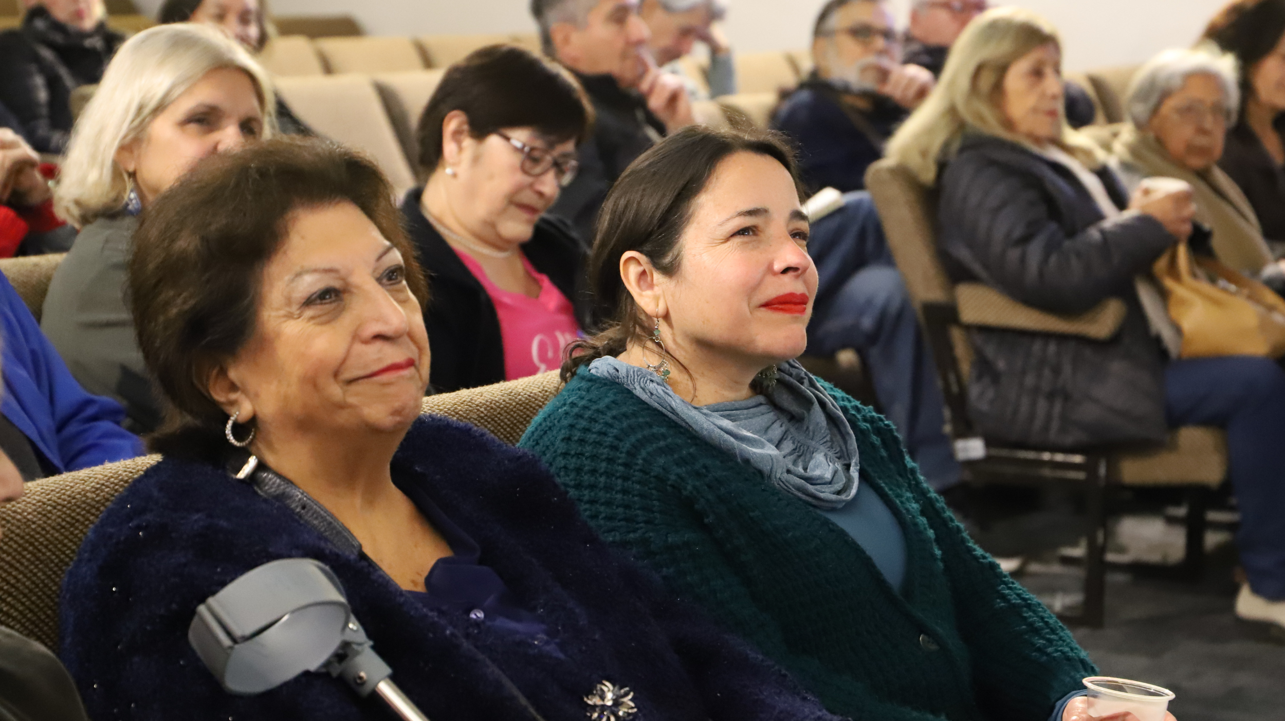 Imagen de la noticia: Estudiantes de más de 80 años se graduaron de la primera Escuela Plateada de la Universidad Gabriela Mistral