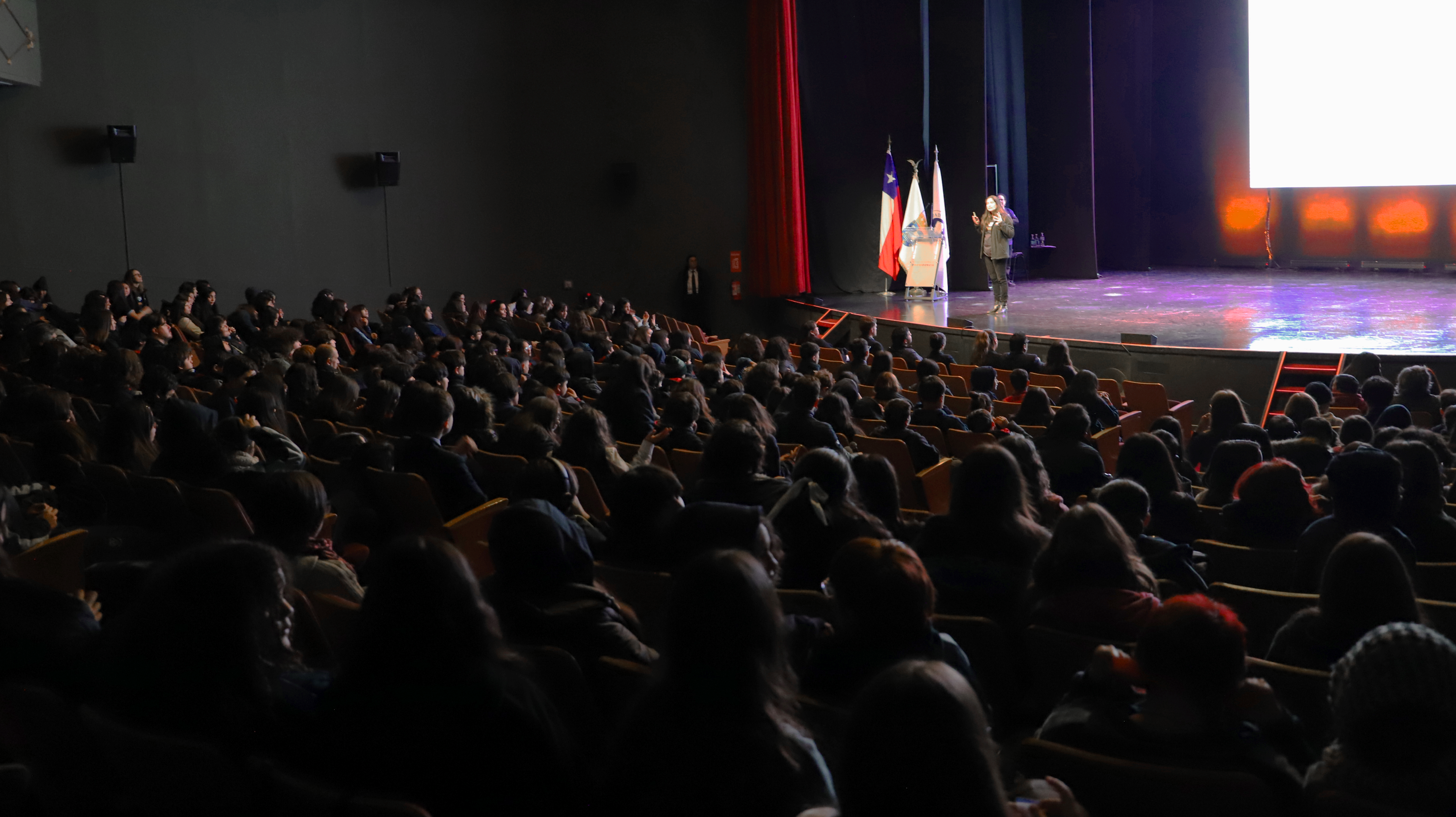 Imagen de la noticia: Con más de 2 mil participantes: UGM y CDS de Municipalidad de Providencia realizaron seminario sobre convivencia escolar