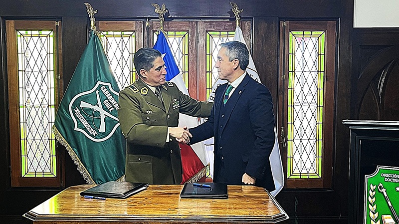 Imagen de la noticia: Universidad Gabriela Mistral y Carabineros de Chile amplían convenio de colaboración con nuevos beneficios para funcionarios y sus familias