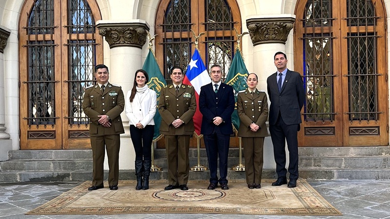 Imagen de la noticia: Universidad Gabriela Mistral y Carabineros de Chile amplían convenio de colaboración con nuevos beneficios para funcionarios y sus familias