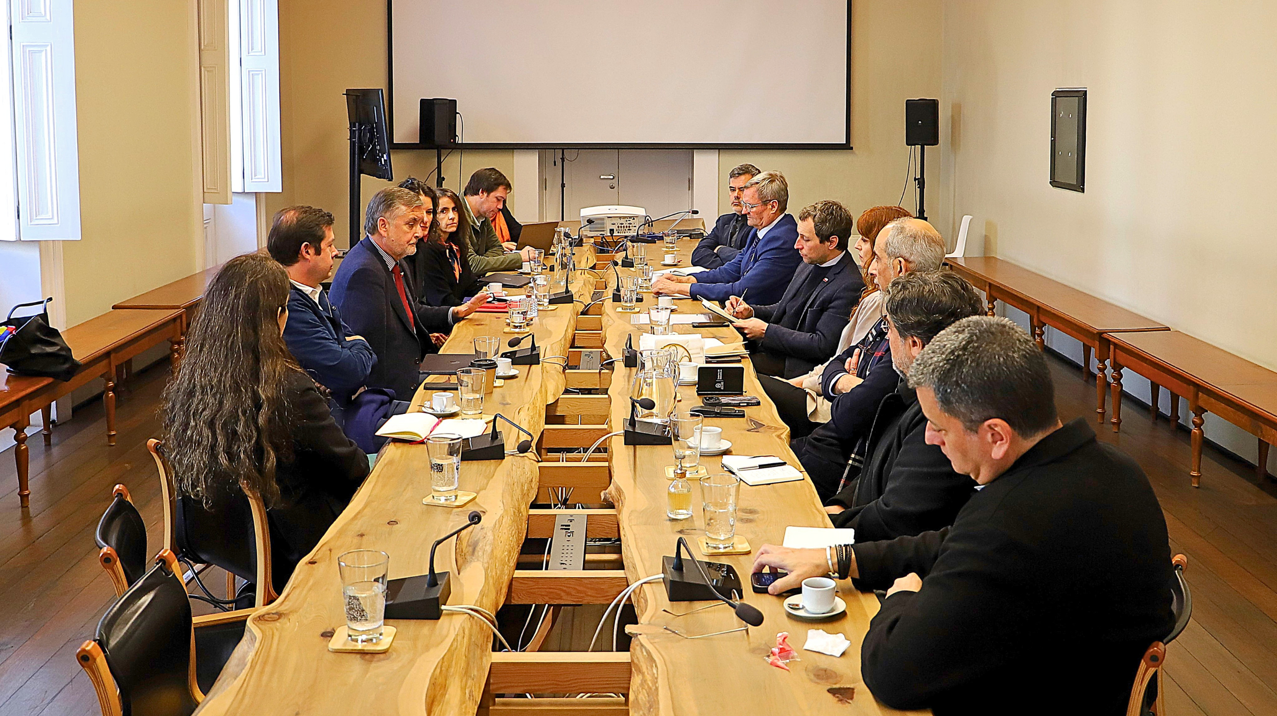 Imagen de la noticia: Ministro de las Culturas, Francisco Undurraga, recibió al Consejo de Decanas y Decanos de Arquitectura