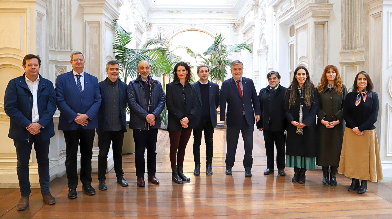 Foto 3 de 3: Ministro de las Culturas, Francisco Undurraga, recibió al Consejo de Decanas y Decanos de Arquitectura